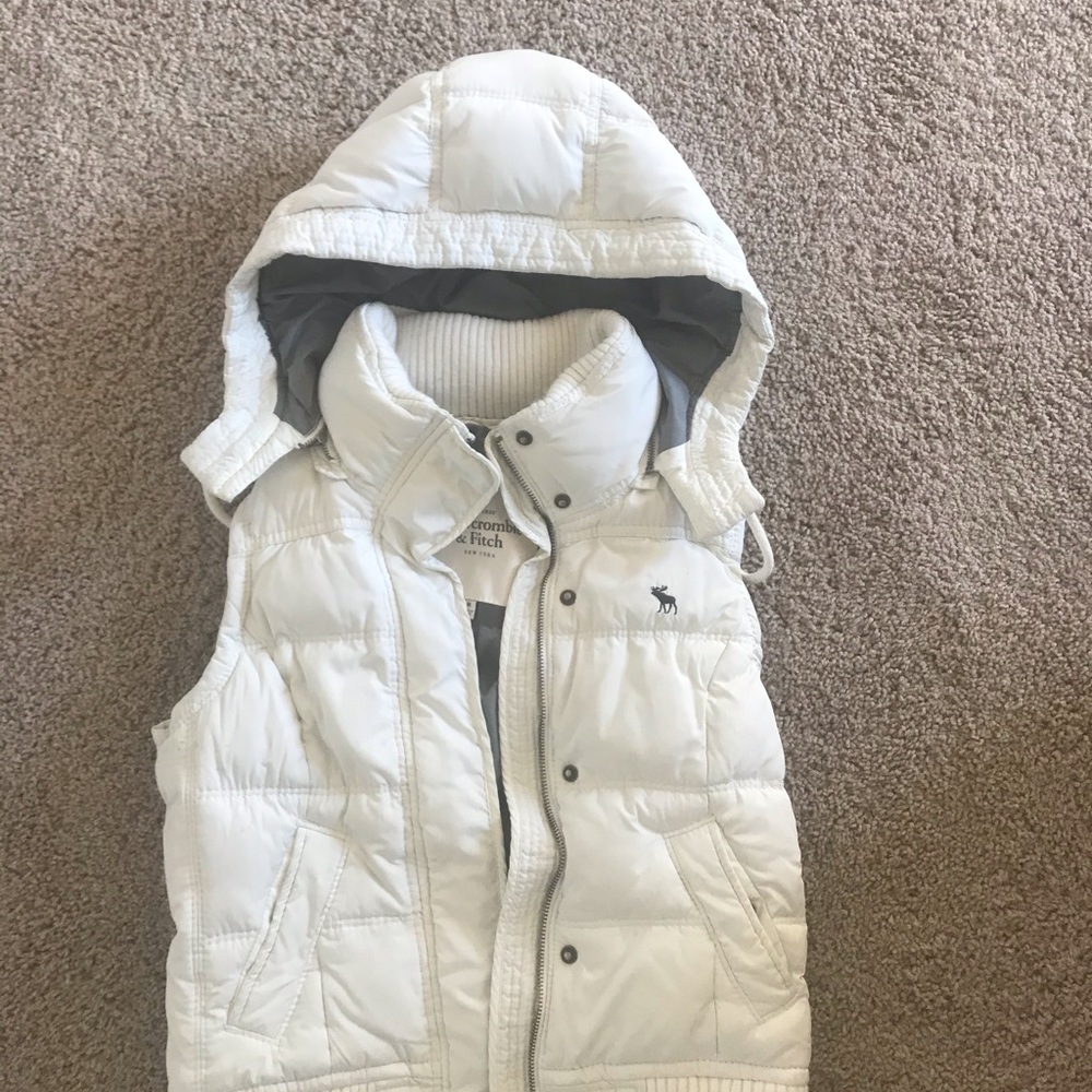 A&F white vest Size M NWOT